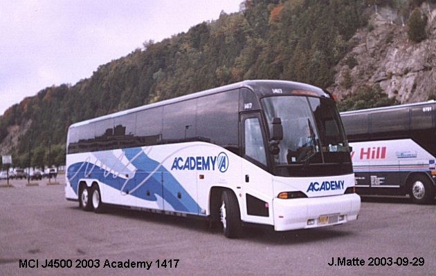 BUS/AUTOBUS: MCI J4500 2003 Academy