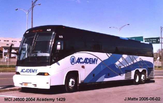 BUS/AUTOBUS: MCI J4500 2004 Academy