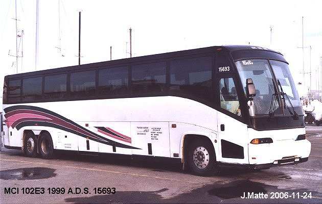 BUS/AUTOBUS: MCI E Type 1999 A.D.S.
