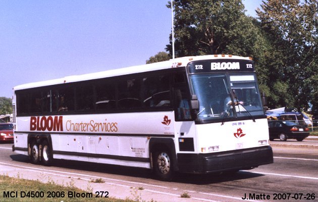 BUS/AUTOBUS: MCI 102C3 2000 Bloom