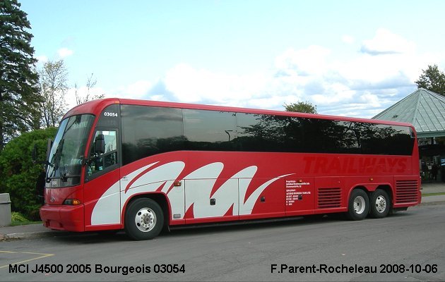 BUS/AUTOBUS: MCI J4500 2002 Bourgeois