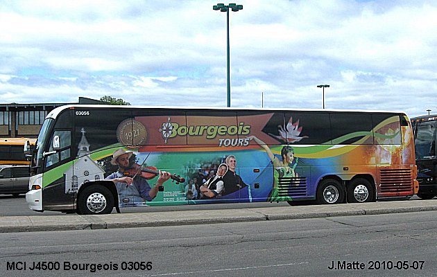 BUS/AUTOBUS: MCI J4500 1998 Bourgeois