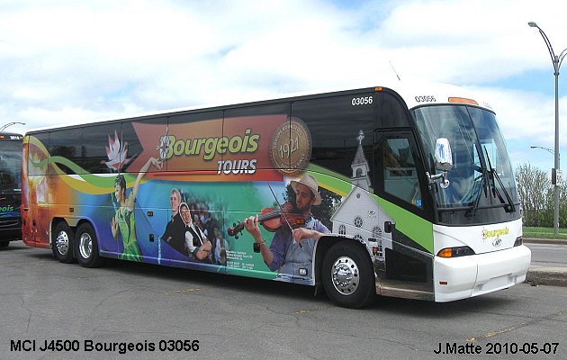 BUS/AUTOBUS: MCI J4500 2007 Bourgeois