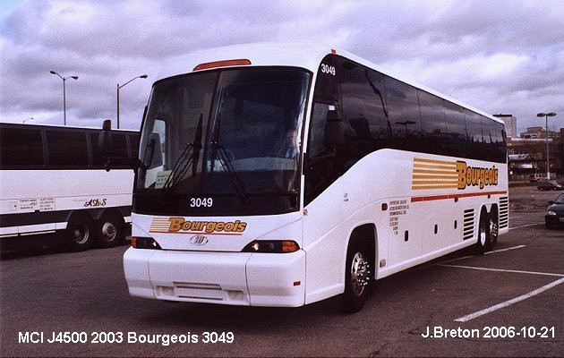 BUS/AUTOBUS: MCI J4500 2003 Bourgeois