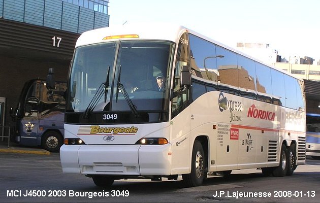 BUS/AUTOBUS: MCI J4500 2000 Bourgeois