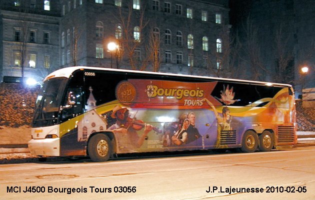 BUS/AUTOBUS: MCI J4500 2005 Bourgeois