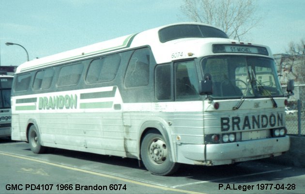 BUS/AUTOBUS: GMC P8M4905 1974 Brandon