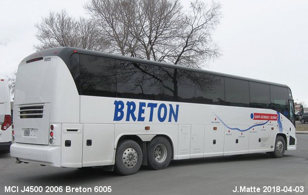 BUS/AUTOBUS: MCI J4500 2006 Breton