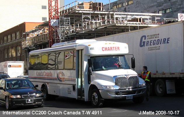 BUS/AUTOBUS: International CC200 2009 Coach Canada