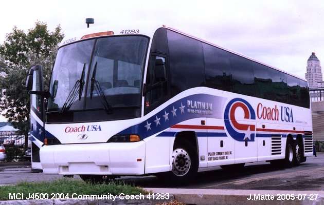 BUS/AUTOBUS: MCI J4500 2004 Coach USA