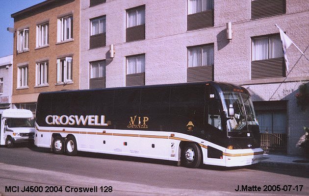 BUS/AUTOBUS: MCI J4500 2004 Croswell