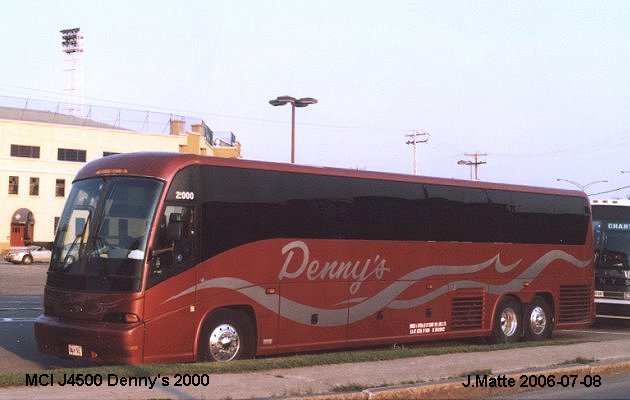 BUS/AUTOBUS: MCI J4500 2000 Dennys