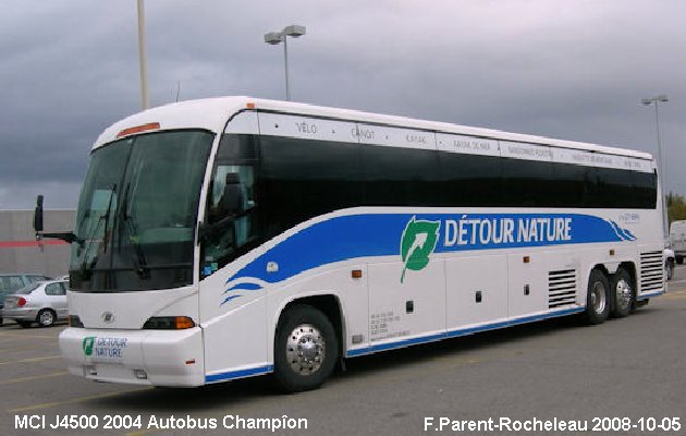 BUS/AUTOBUS: MCI J4500 2004 Autobus Champion