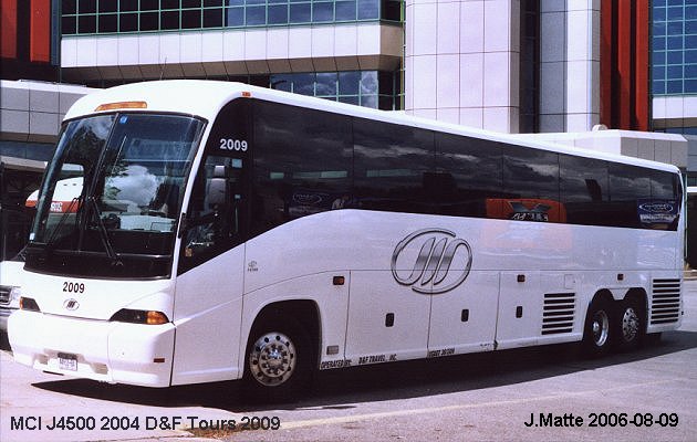 BUS/AUTOBUS: MCI J4500 2004 D & F Tour