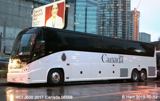 BUS/AUTOBUS: MCI J4500 2017 DND Canada