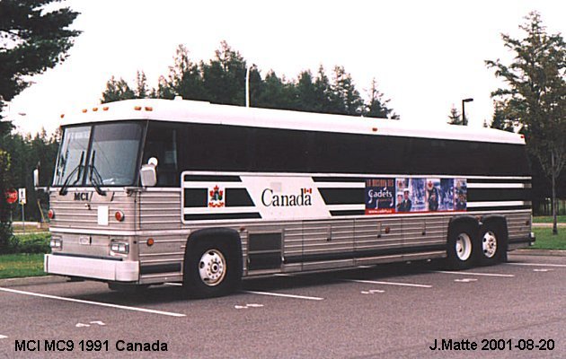 BUS/AUTOBUS: MCI MC 9 1991 DND Canada
