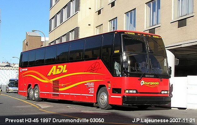 BUS/AUTOBUS: Prevost H3-45 1997 Drummondville