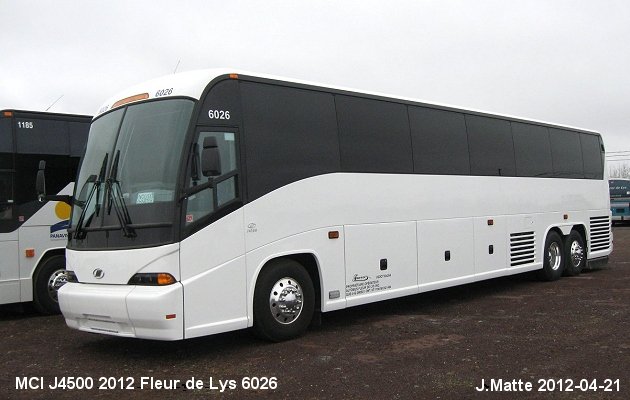 BUS/AUTOBUS: MCI J4500 2012 Fleur de Lys