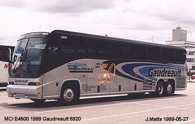BUS/AUTOBUS: MCI E Type 1999 Gaudreault