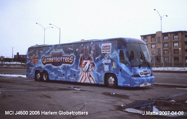 BUS/AUTOBUS: MCI 4500 2005 Harlem Globetrotters