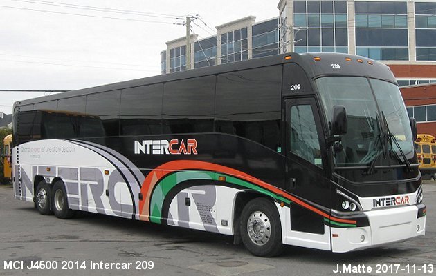 BUS/AUTOBUS: MCI J4500 2009 Intercar