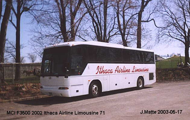 BUS/AUTOBUS: MCI F3500 2002 Ithaca