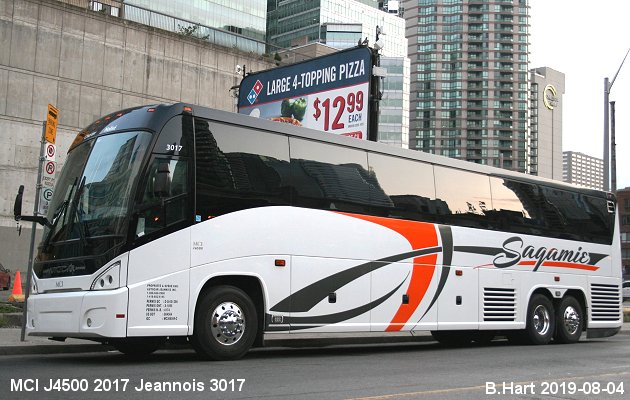 BUS/AUTOBUS: MCI J4500 2017 Jeannois