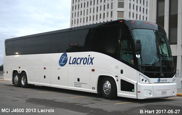 BUS/AUTOBUS: MCI J4500 2013 Lacroix