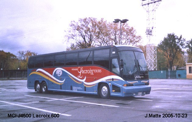 BUS/AUTOBUS: MCI J4500 1999 Lacroix