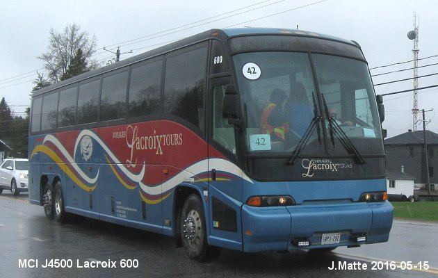 BUS/AUTOBUS: MCI J4500 2006 Lacroix