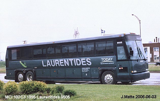 BUS/AUTOBUS: MCI 102 C 3 1995 Laurentides