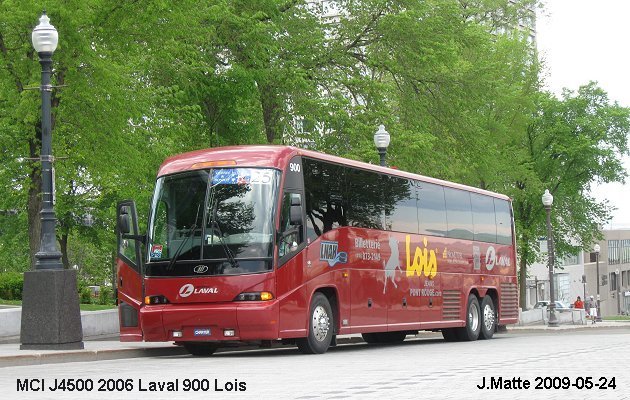 BUS/AUTOBUS: MCI J4500 2006 Laval