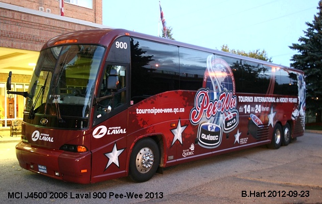 BUS/AUTOBUS: MCI J4500 2006 Autobus Laval