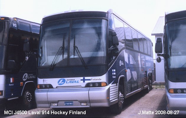 BUS/AUTOBUS: MCI J4500 2002 Laval