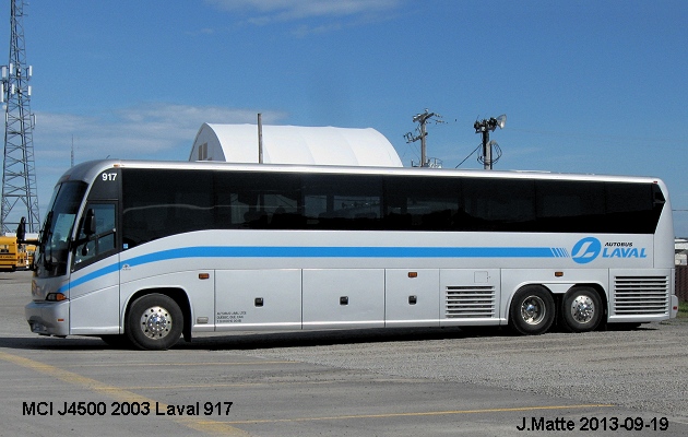 BUS/AUTOBUS: MCI J4500 2003 Autobus Laval