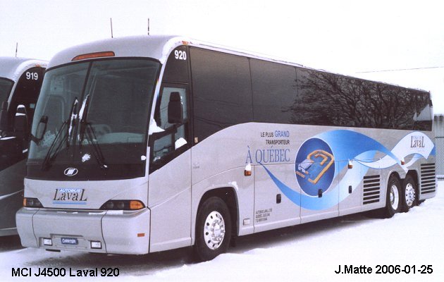 BUS/AUTOBUS: MCI J4500 2005 Laval