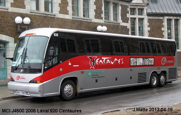BUS/AUTOBUS: MCI J4500 2005 Autobus Laval