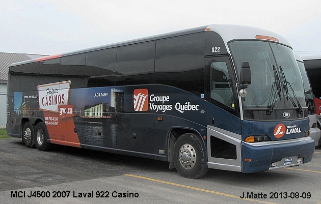 BUS/AUTOBUS: MCI J4500 2007 Autobus Laval