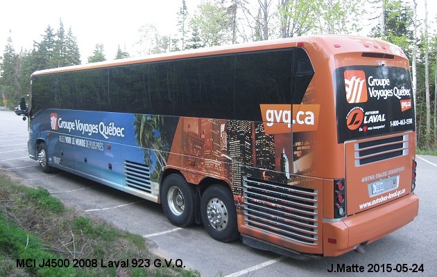 BUS/AUTOBUS: MCI J4500 2008 Autobus Laval