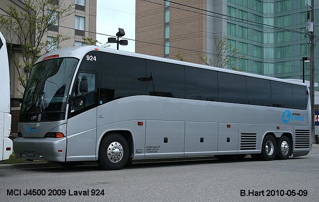 BUS/AUTOBUS: MCI J4500 2009 Laval