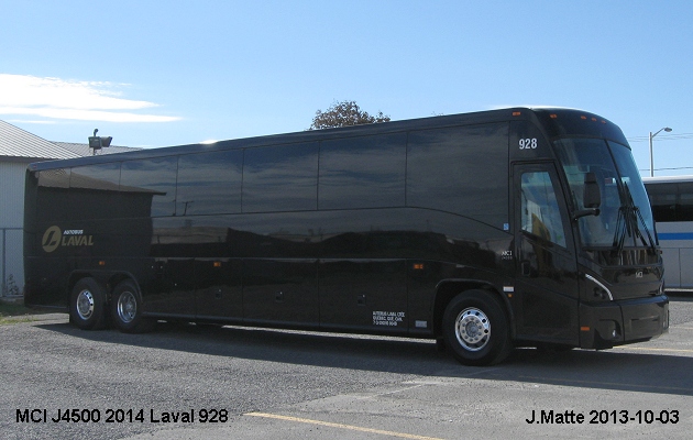 BUS/AUTOBUS: MCI J4500 2014 Autobus Laval
