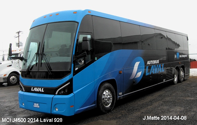 BUS/AUTOBUS: MCI J4500 2014 Laval
