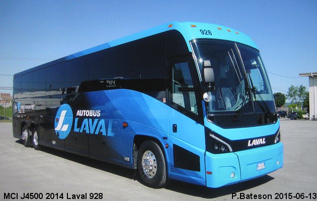 BUS/AUTOBUS: MCI J4500 2014 Laval