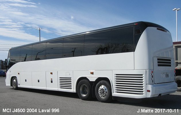 BUS/AUTOBUS: MCI J4500 2004 Laval