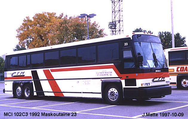 BUS/AUTOBUS: MCI 102C3 1992 Maskoutaine