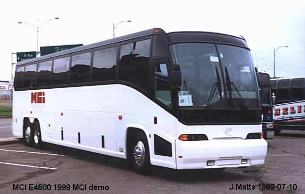 BUS/AUTOBUS: MCI E4500 1999 MCI