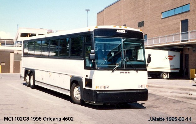BUS/AUTOBUS: MCI 102 C3 1995 Orleans