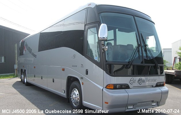 BUS/AUTOBUS: MCI J4500 2005 Quebecoise