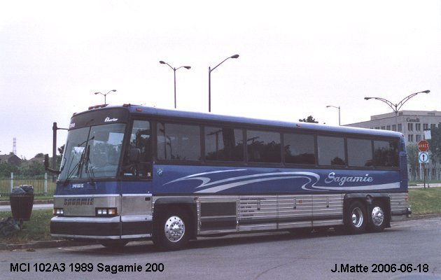 BUS/AUTOBUS: MCI 102A3 1999 Sagamie