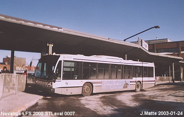 BUS/AUTOBUS: Novabus LFS 2000 STLaval